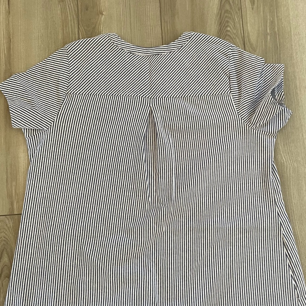 Isaac Mizrahi Navy and White Striped V-Neck Seersucker Dress - Picture 7 of 10